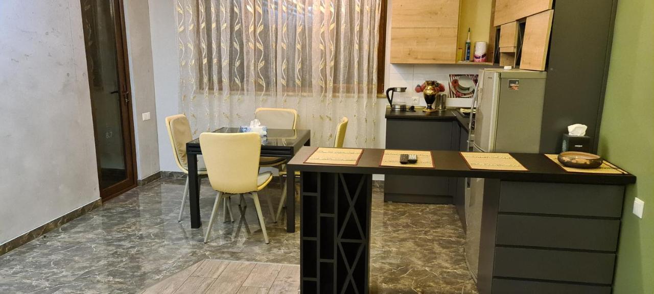 Luxury Apartments In Center エレバン エクステリア 写真